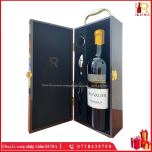 Set quà tặng 1 chai vang Pháp Chevalier - Hộp sơn mài